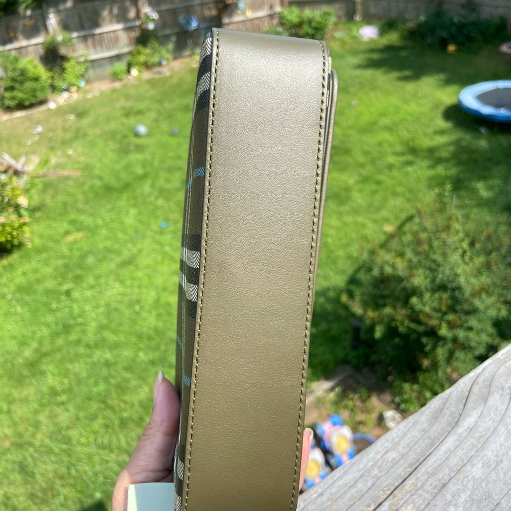 Burberry Hampshire Bag - Picture 5 of 15